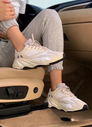 Женские кроссовки yeezy 700 analog