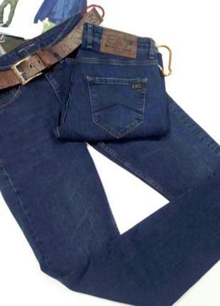 Зауженные мужские джинсы с поясом