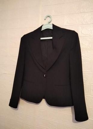 Пиджак черный классический на одну пуговицу