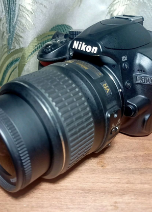 Дзеркальний фотоапарат Nikon D3100 з об'єктивом Nikkor 18-55