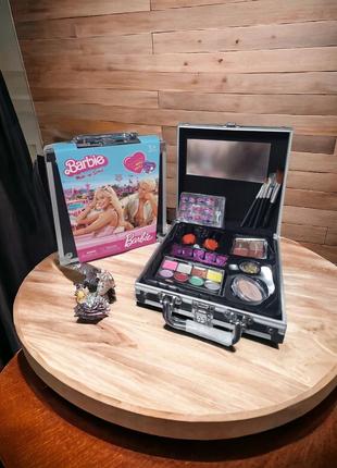 Набір дитячої декоративної косметики у валізці Barbie