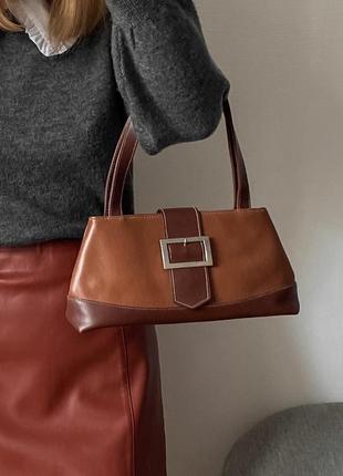 Женская коричневая сумка багет