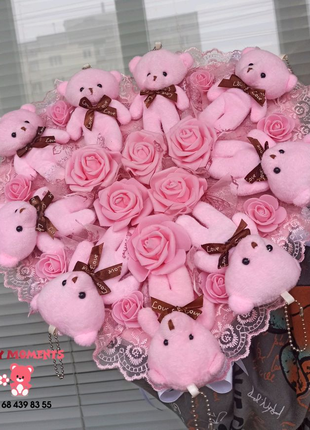 Шикарный, нежно-розовый букет с мягкими игрушками на 8 марта
