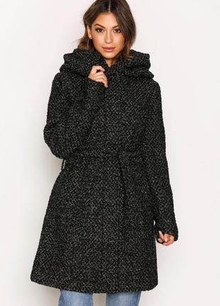 Буклированное шерстяное пальто с большим капюшоном vila