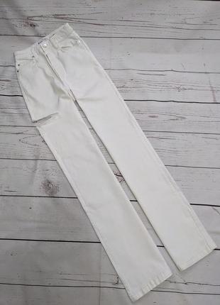 Білосніжні джинси, прямі джинси, джинси з прорізом  від bershka