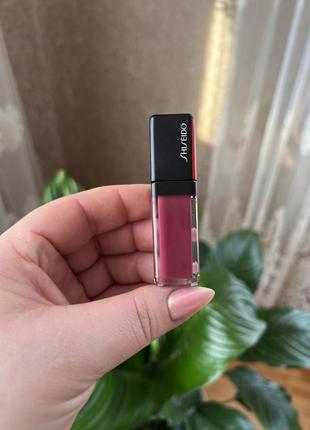 Блеск shiseido lacquer ink lip shine лак блеск для губ