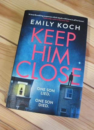 Книга на английском языке "keep him close" emily koch