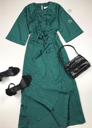 Зелена сатинова сукня