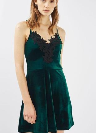 Зеленое бархатное платье на новый год