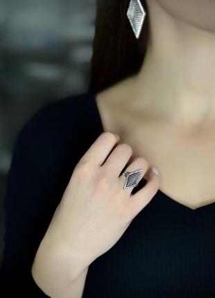 Серебряное кольцо 925 проба с кубическим цирконием черненое