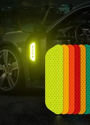 Світловідбивні наклейки на двері авто 8 шт. одного кольору.