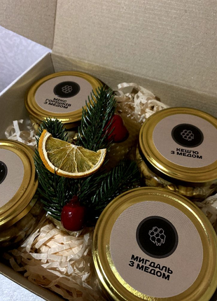 Подарунковий набір мед з горіхами | свічки | горіхами з медом