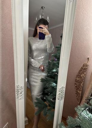 Новогоднее платье блестящее серебряное миди