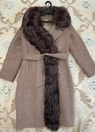 Теплое женское пальто с натуральным мехом