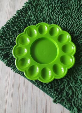 Зеленая пасхальная тарелка