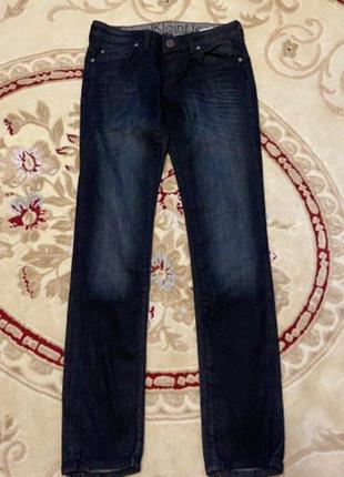 Стрейчевые джинсы calvin klein