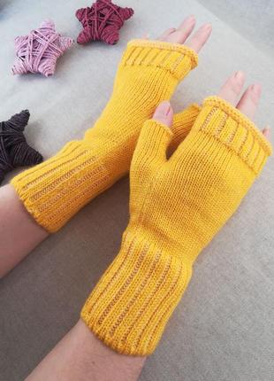 Вязаные теплые митенки. желтые перчатки без пальцев. перчатки ...