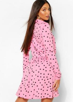 Платье-рубашка boohoo в горошек, стильное розовое платье