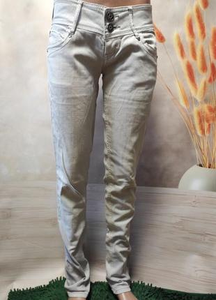 Серые женские джинсы с низкой посадкой