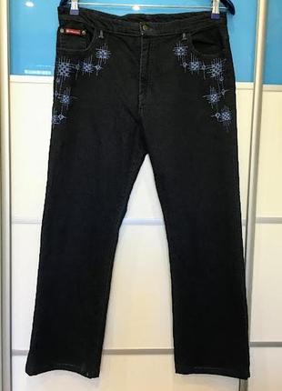 Демисезонные темно синие джинсы с вышивкой укороченной модели