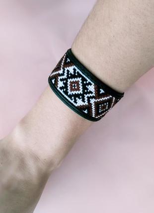 Кожаный браслет с вышивкой ′rhsun′