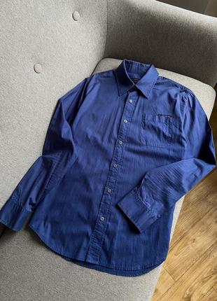 Синяя мужская рубашка