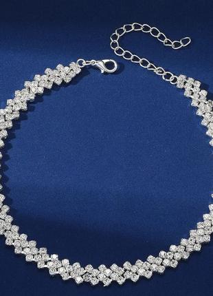 Ожерелье -чокер с белыми кристаллами в 1 ряд.