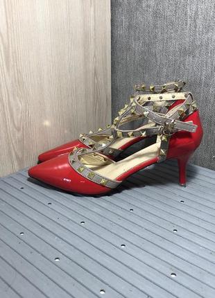Женские туфли под valentino туфлы женкки на каблуке