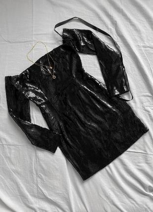 Неймовірна чорна сукня міні в паєтки від prettylittlething