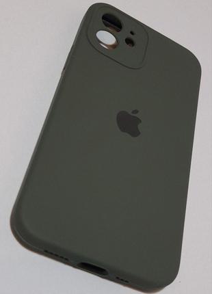 Силиконовый чехол для iPhone 12 в темно-зеленом цвете
