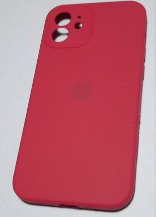 Силиконовый чехол для iPhone 12 в красном цвете