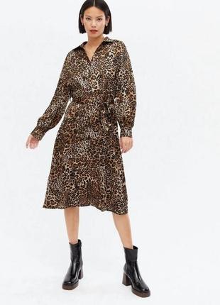Платье-рубашка миди с поясом по с леопардовым принтом размер 4...
