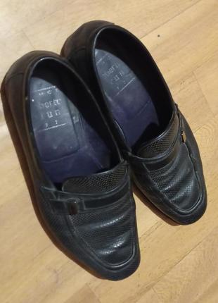 Мужские кожаные черные туфли р.41 длина по стельке 27 см.