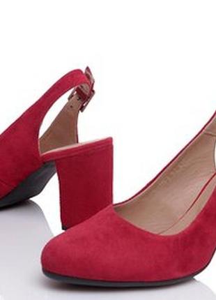 Женские красные летние туфли на каблуке с закрытым носком