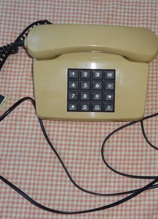 Телефонний апарат із кнопковими номеронабирачами