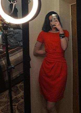 Красное обтягивающее платье