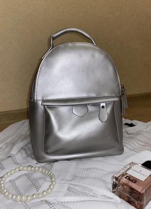 Жіночий рюкзак шкіра в срібному кольорі