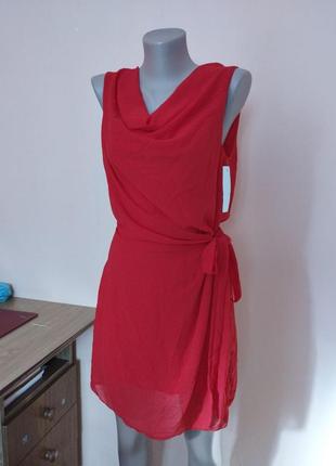 Красное легкое платье нарядное праздничное под пояс