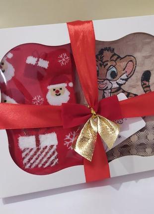 У наявності подарунковий набір новорічний рушник + шкарпетки