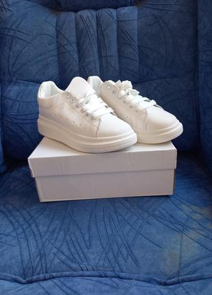 Жіночі (підліткові) шкіряні білі фабричні кросівки фірми xifa