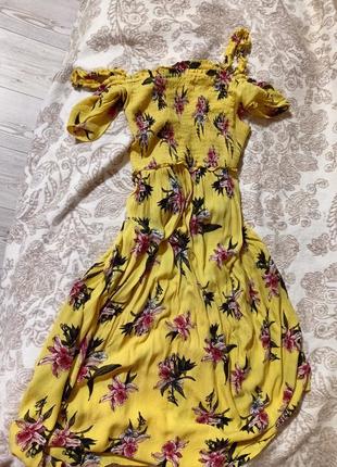 Платье с цветами желтое