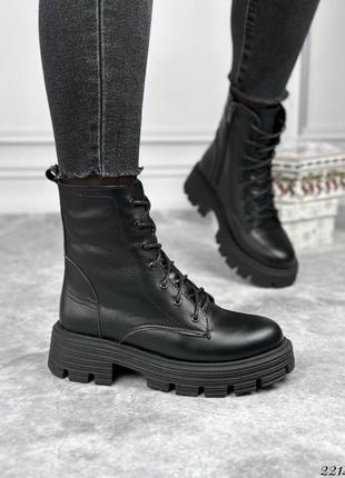 Зимові шкіряні жіночі черевики у чорному кольорі