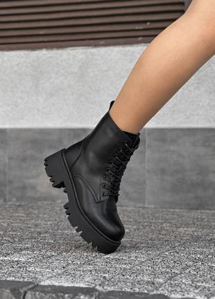 Стильні шкіряні зимові черевики жіночі у чорному кольорі