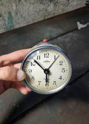 Часы будильник механические настольные часы будильник СССР