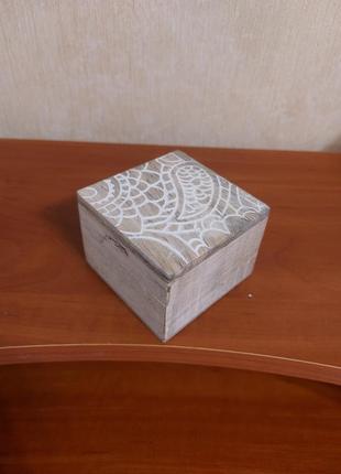 Деревянный ящик для мелочей в восточном стиле