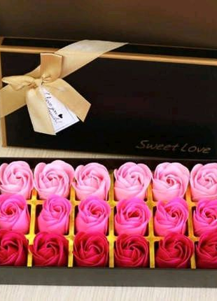 Подарунковий набір мила у вигляді пелюсток троянд, мильні троянди