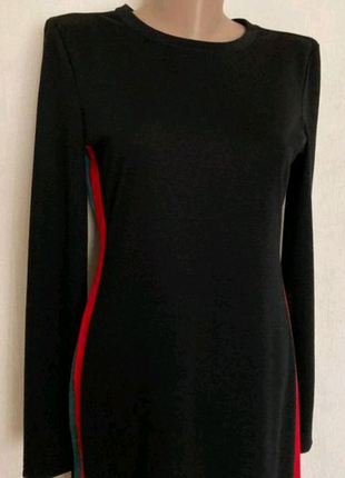 Чёрное платье с длинным рукавом