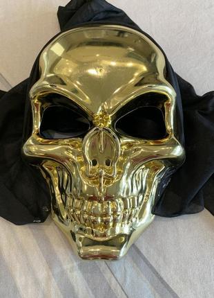 Маскарадная маска золотой череп