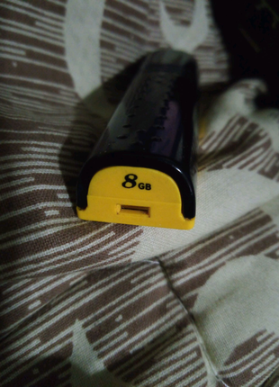 USB флеш накопитель 8гб объем памяти высылаю по Украине