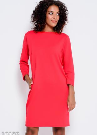 Красное трикотажное платье с длинными рукавами и карманами, ра...